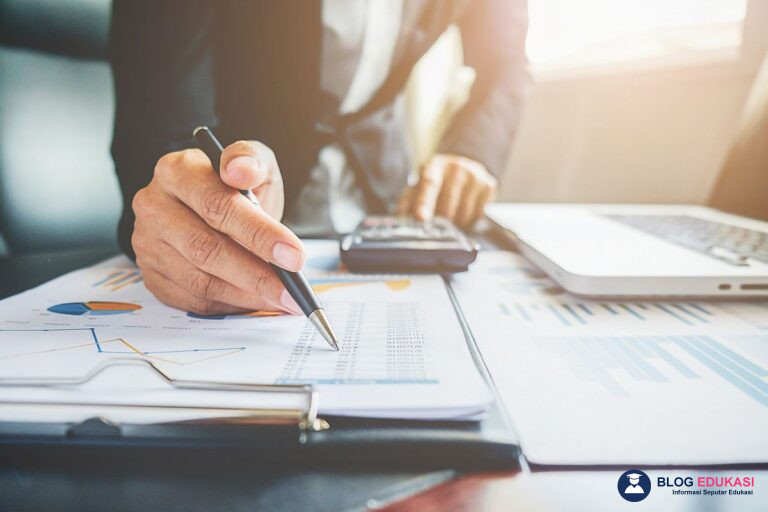 Apa yang Dimaksud dengan Akuntansi? Pengertian & Penjelasan Lengkap